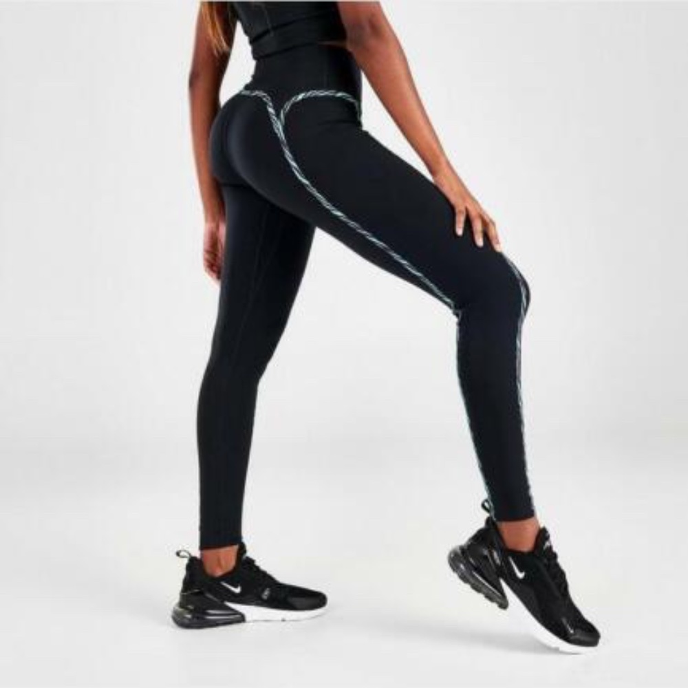 NWT Nike one Luxe Icon Clash Size XSmall